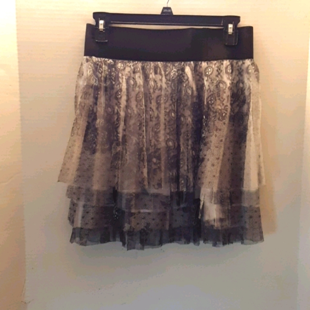 NWOT Studio Y Tiered Tulle Skirt Small